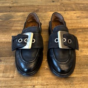 Lightly Worn AS98 Thaine Buckle Flats